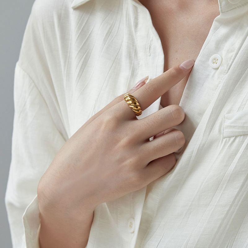 Vintage Female Fashion Rotary Thread Ring 18K Gold Plated Stainless Steel Engagement Party Wedding Jewelry Customized Ring