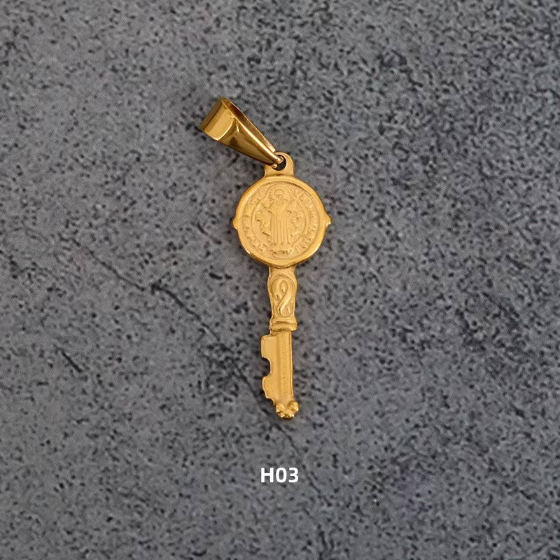 2025 New Design Hypoallergenic Key Charm Non-Tarnish Stainless Steel and Small Gold PVD Fashion Pendants & Charms Wholesale