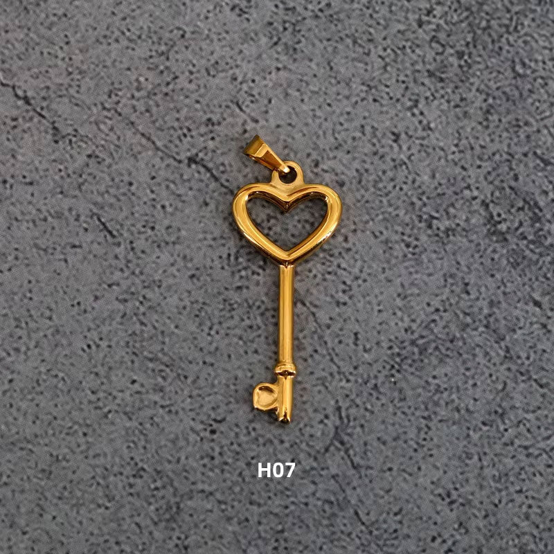 2025 New Design Hypoallergenic Key Charm Non-Tarnish Stainless Steel and Small Gold PVD Fashion Pendants & Charms Wholesale