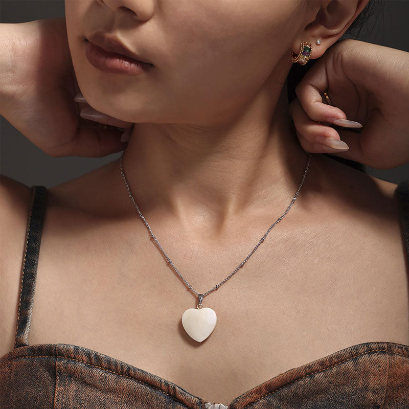 Valentine's Day Trendy Jewelry 18K Gold Plated Shell Pendant Necklace Natural Stone Jade Heart Stainless Steel Necklace for