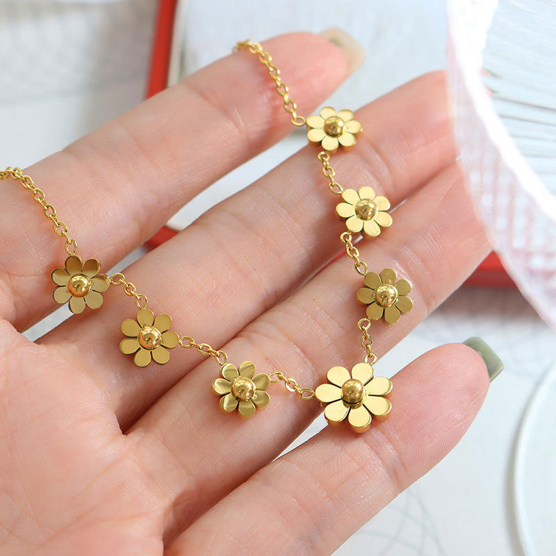 Fashion Statement Elegant Jewelry Fade Resistant Durable 18k Gold Plated Custom Flower Fashion Bangle Bracelet Jewelry for Women