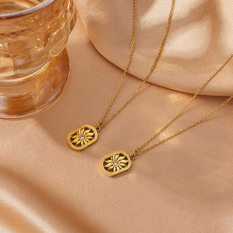 Fashion Statement PVD 18k Gold Metallic Texture Sun Fine Jewelry Necklaces Stainless Steel Fashion Pendant Necklaces for Women