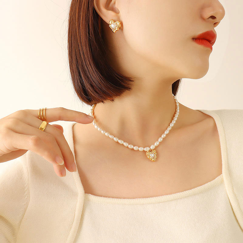 Korean Elegant Stainless Steel Necklace with Pendant Fashion 14K Solid Gold Love Pearl Necklace for Women Girls