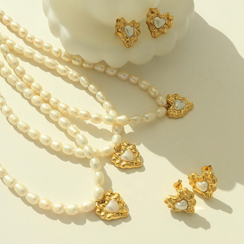 Korean Elegant Stainless Steel Necklace with Pendant Fashion 14K Solid Gold Love Pearl Necklace for Women Girls