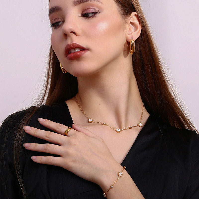 Wholesale 18K Gold Plated Fine Jewelry for Women Custom Engraved Stainless Steel Necklace Shells Heart-Shaped Pendant Parties