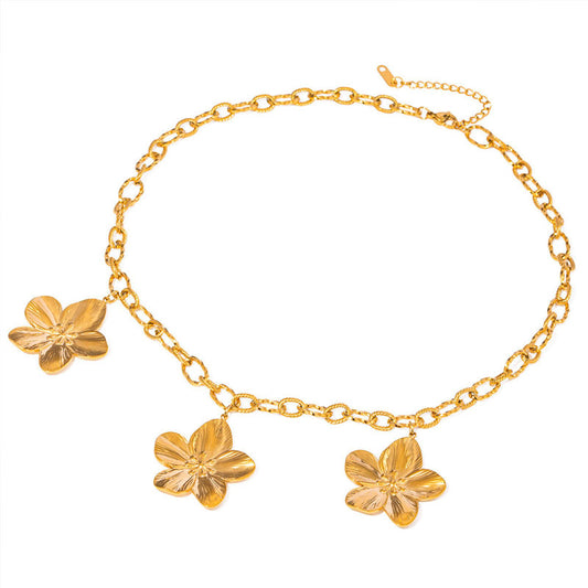 Fashion Patterned 18k Gold Stainless Steel Flower Necklace, Retro Exaggerated Three Petal Flower Pendant Jewelry