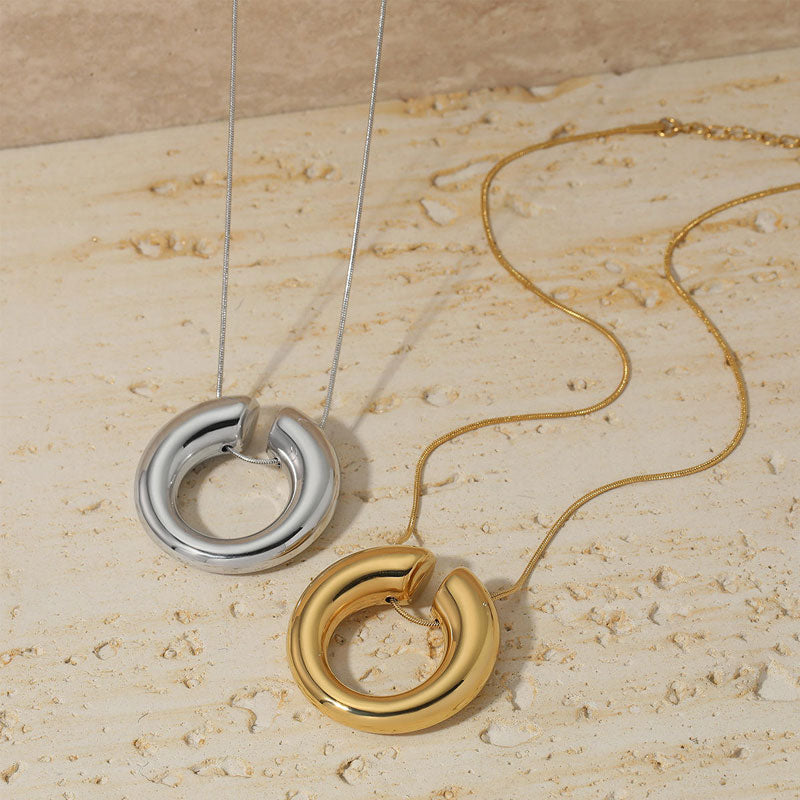 Trendy 18K PVD Gold Plated Stainless Steel Round Necklace Pendant Versatile Waterproof Daily Collar Jewelry with Metal Chain